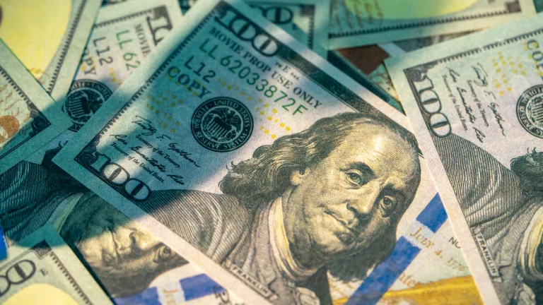 ¿Qué dólar se usa en aduana y cómo afecta el costo de tu importación?